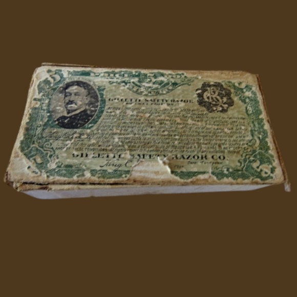 Antique Pocket Edition Gillette Razor in case - Picture 8 of 8